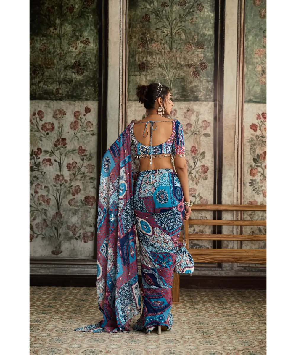 DIYARAJVVIR - Teal Print and Highlighted Pre-Draped Classic Saree Set